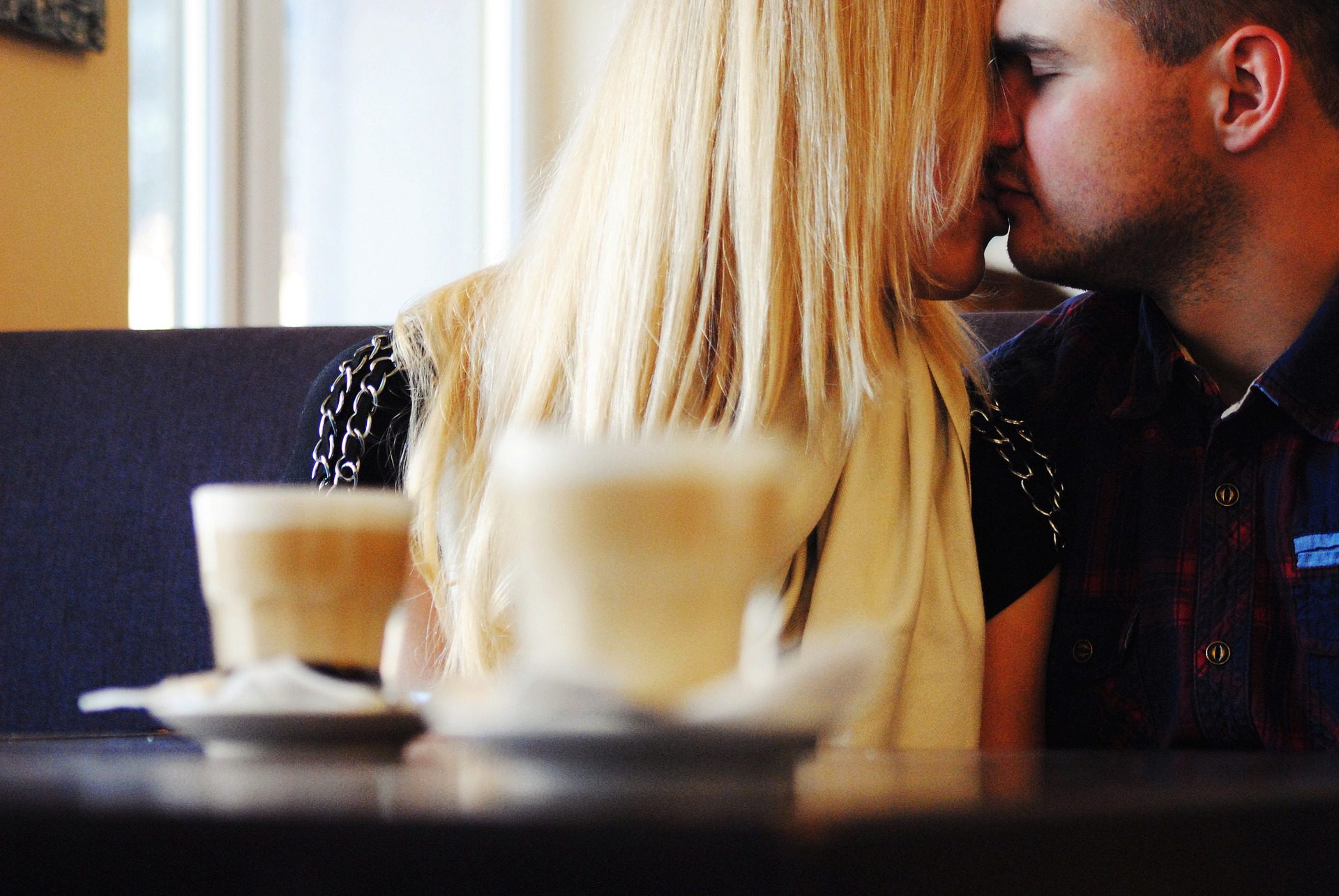 Man and woman at a cafe